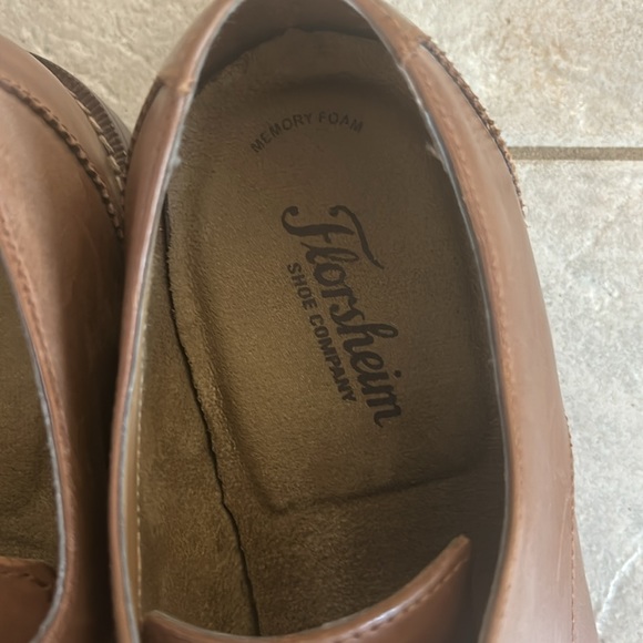 Florsheim Leather men’s dress shoes. - Picture 2 of 5